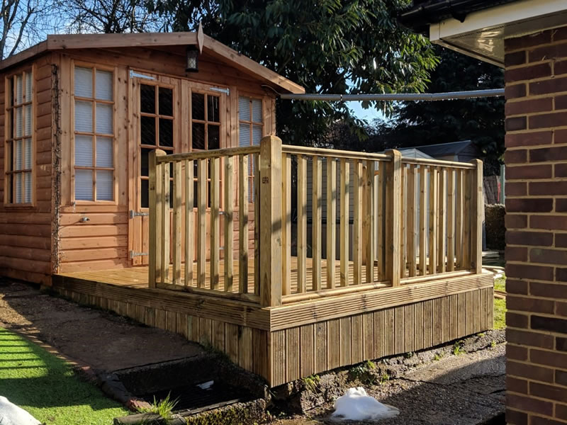 Amersham Anti-Slip Decking With Railings