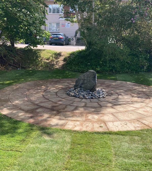 Patio With Water Feature – Oxford
