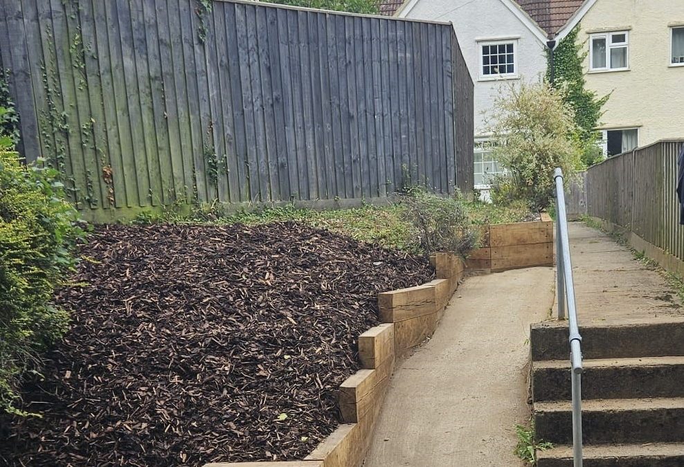 Bespoke Oak Sleeper Flower Bed – Berkshire