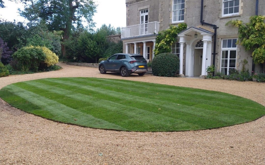 Driveway Gravel Refresh & New Circular Lawn Turf – Oxfordshire
